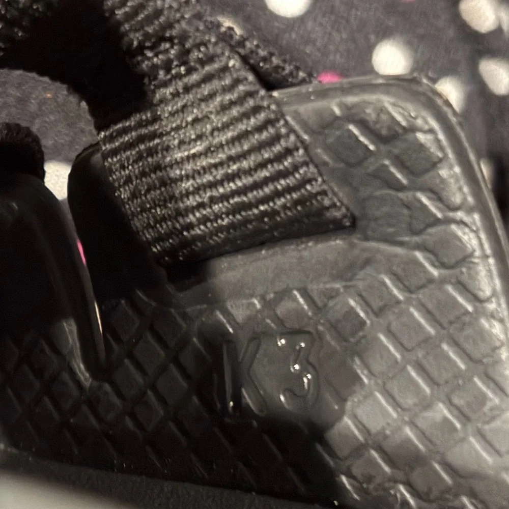 Chaco kids black slides